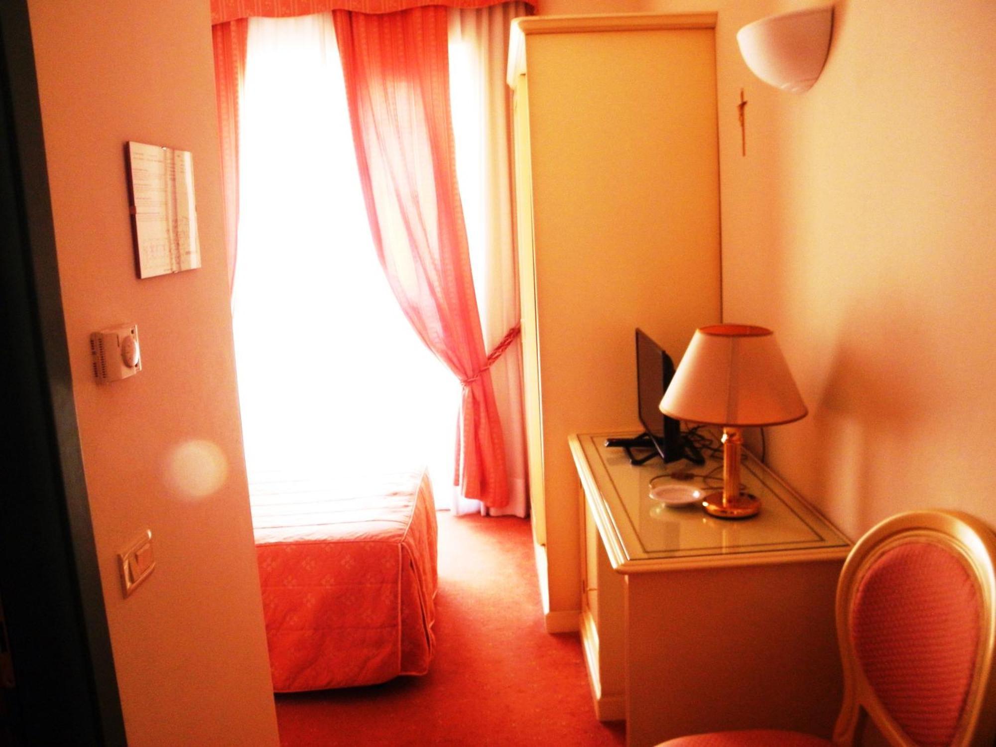 Albergo Ristorante Bigiu Sant'Omobono Imagna Exteriör bild