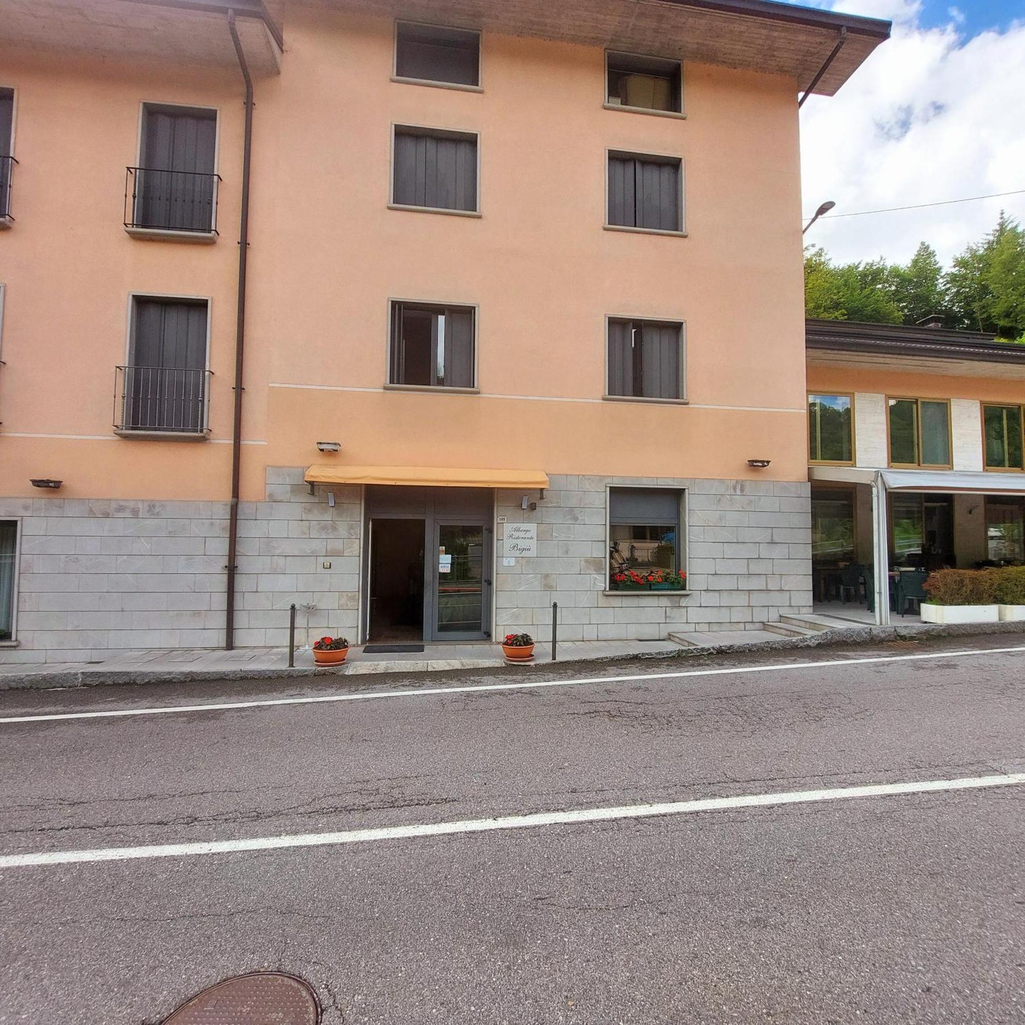 Albergo Ristorante Bigiu Sant'Omobono Imagna Exteriör bild