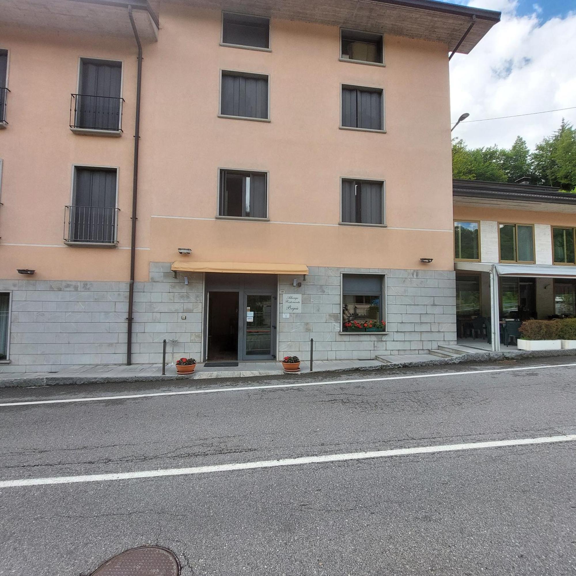 Albergo Ristorante Bigiu Sant'Omobono Imagna Exteriör bild